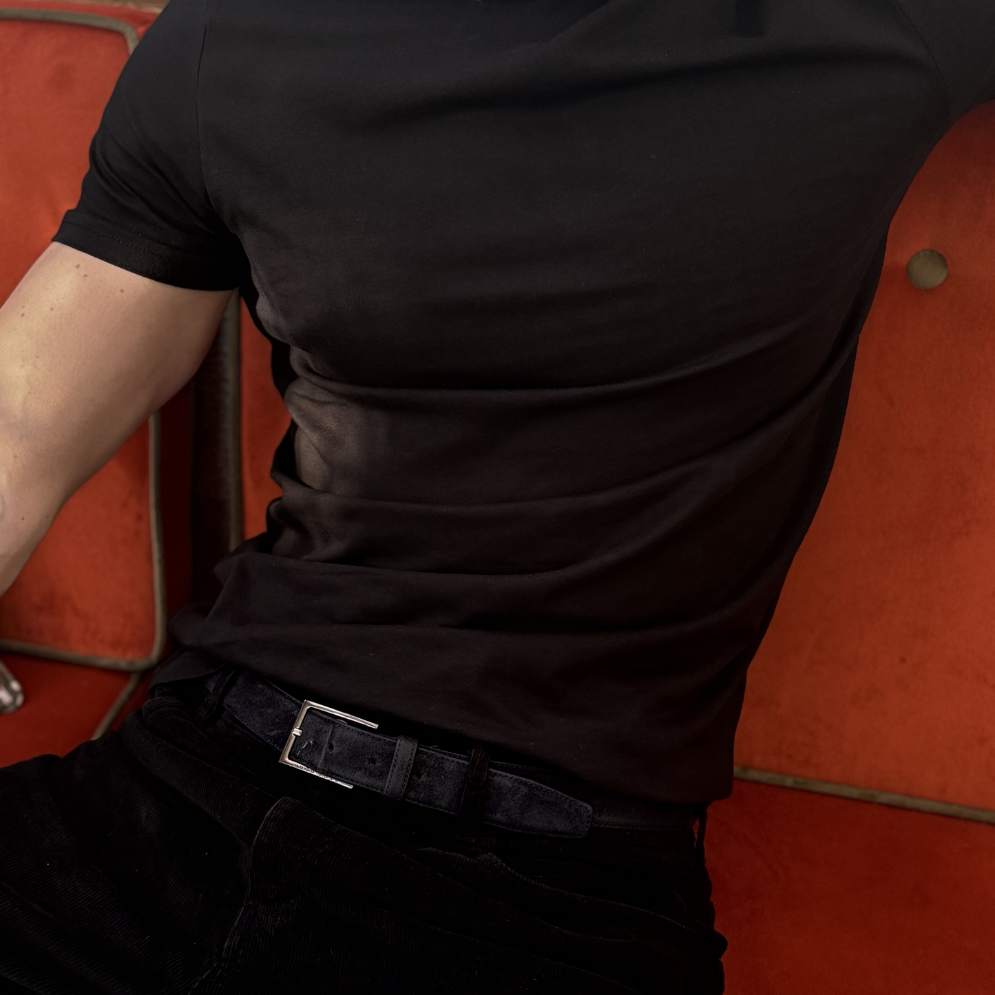 Sort herre t-shirt i bomuld fra Main Copenhagen – slim fit basis til hverdagsbrug