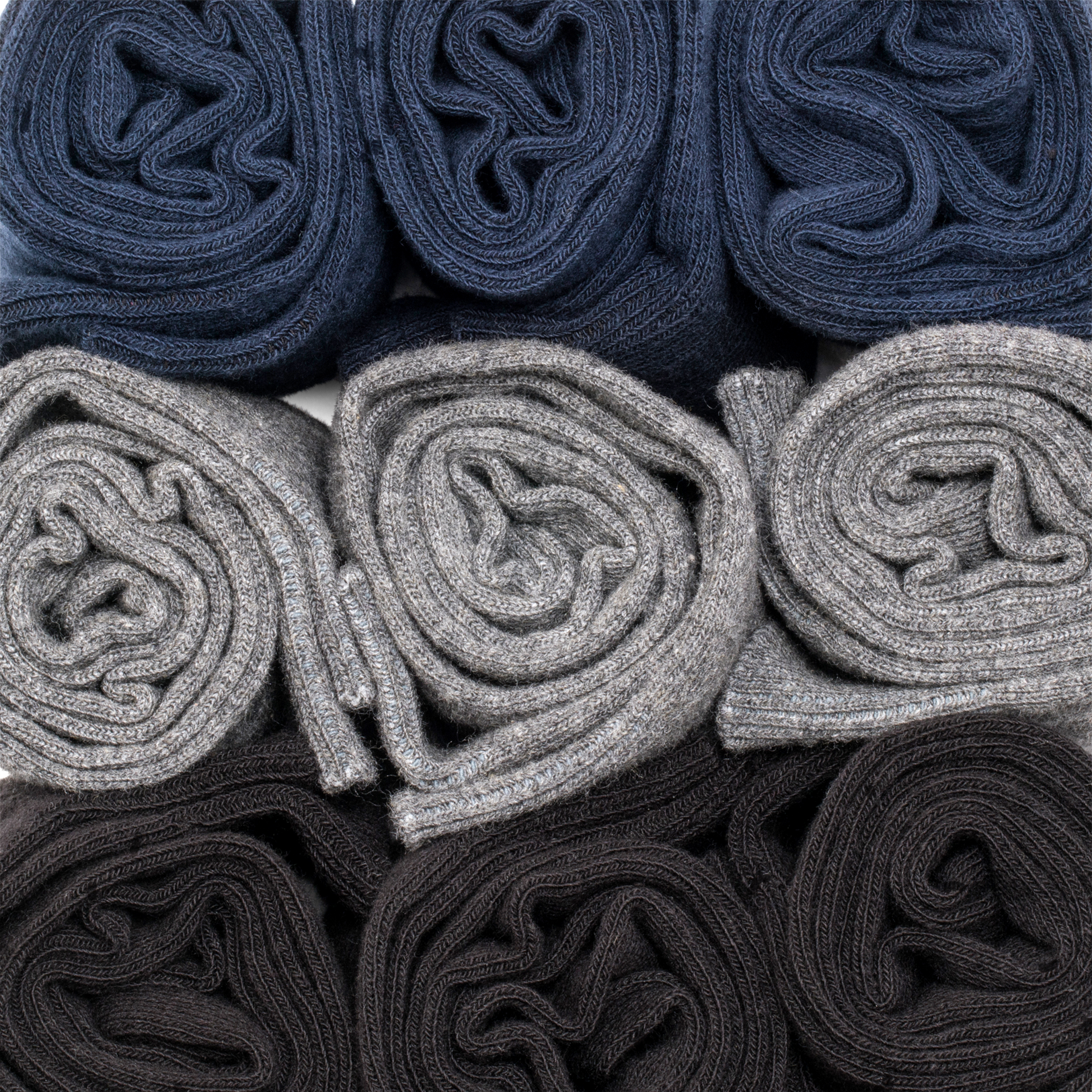 Herrestrømper fra Maincph.dk – 3-pack i navy, grå og sort med tæt strik og tidløst design