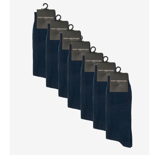 Main Copenhagen navy strømper – diskret farve, luksuriøs komfort og et stilrent touch til dit outfit.