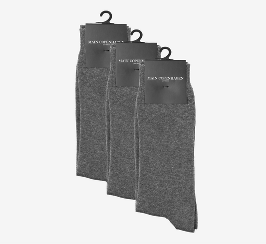 Main Copenhagen strømper – fremstillet af økologisk bomuld for en blød, åndbar og komfortabel oplevelse hele dagen. Tidløst design, kompromisløs kvalitet.