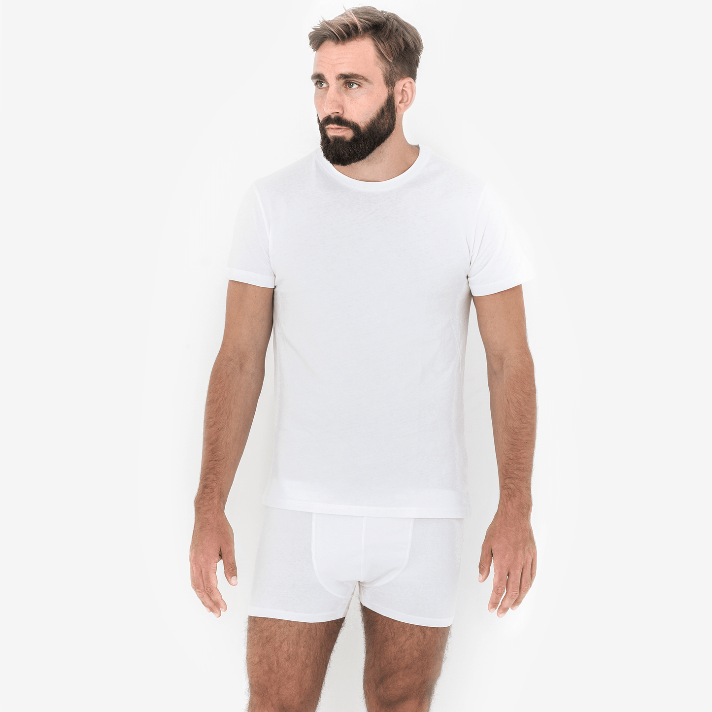 Hvid T-shirt med rund hals i kvalitetsbomuld