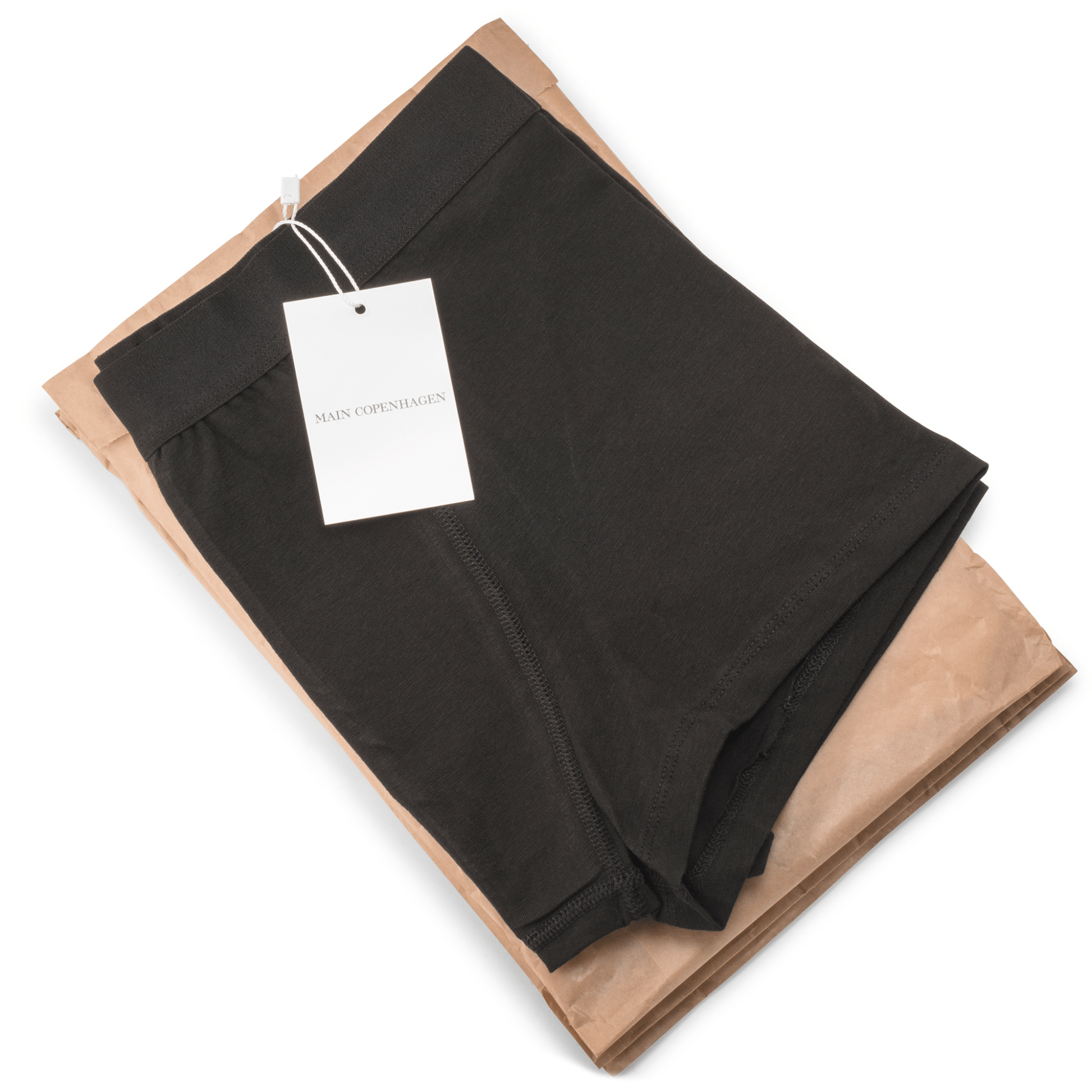 Enkle og elegante boxershorts – leveret i bæredygtig og stilren emballage.