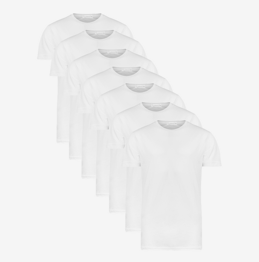 Klassisk hvid t-shirt – et tidløst must-have i blød og åndbar bomuld.